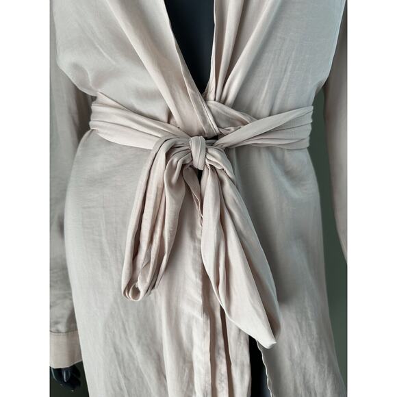 Missguided Long Line Tie Front Shirt Size 4 NWT Light Pink Silky - Picture 2 of 11